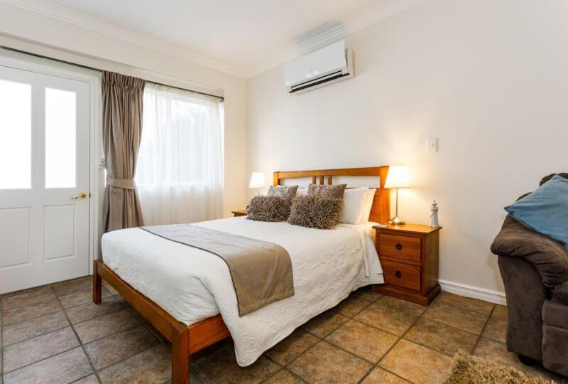 Inn The Tuarts Guest Lodge Busselton Accommodation - Adults Only Екстер'єр фото