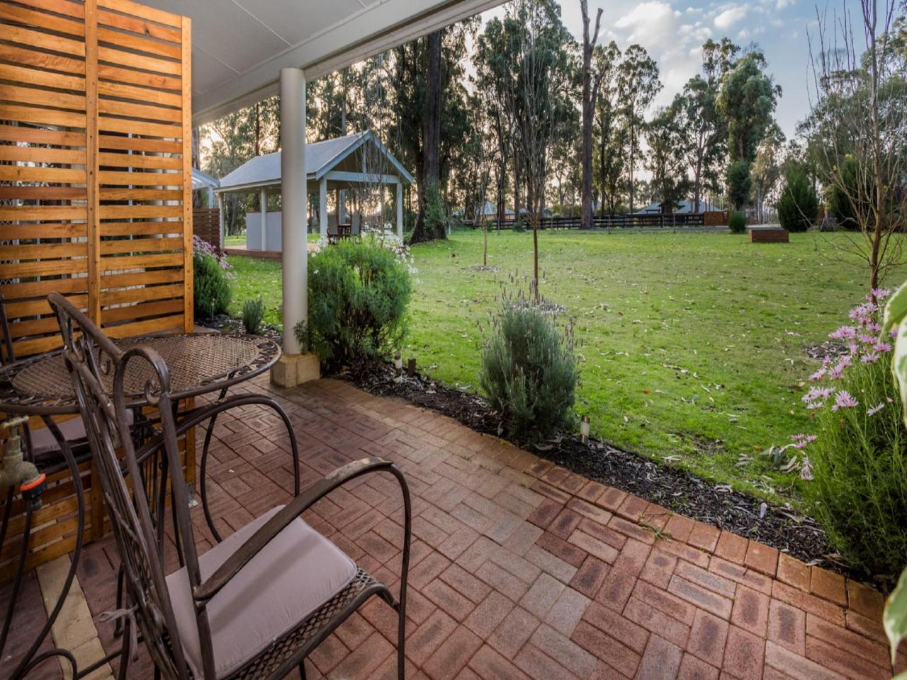Inn The Tuarts Guest Lodge Busselton Accommodation - Adults Only Екстер'єр фото