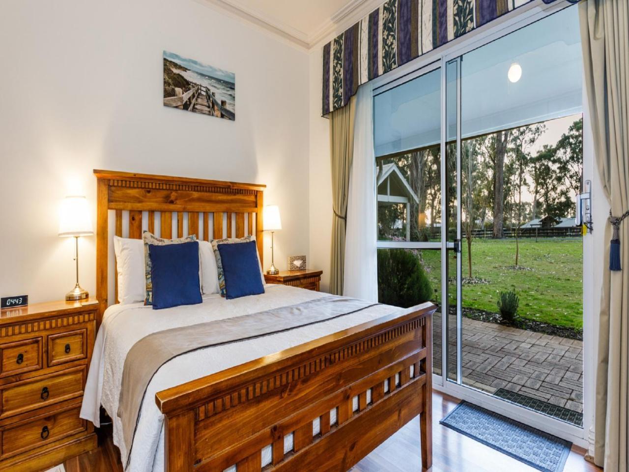 Inn The Tuarts Guest Lodge Busselton Accommodation - Adults Only Екстер'єр фото