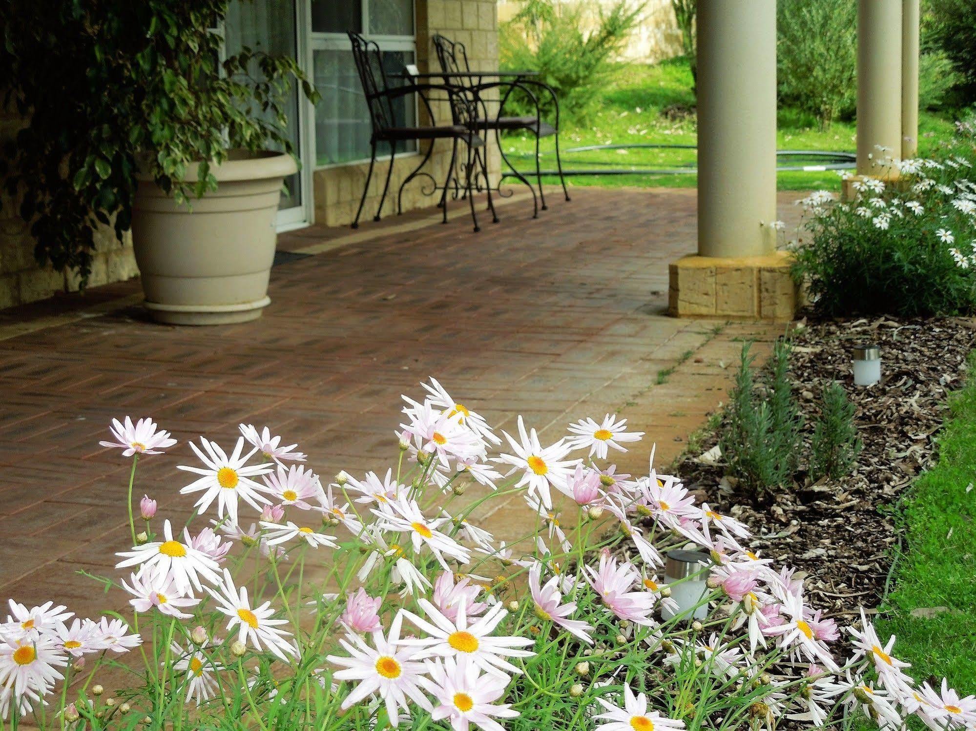Inn The Tuarts Guest Lodge Busselton Accommodation - Adults Only Екстер'єр фото